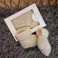 Chaussons bébé tricot main 0-6 mois: Blanc - Couettes et Chouquettes