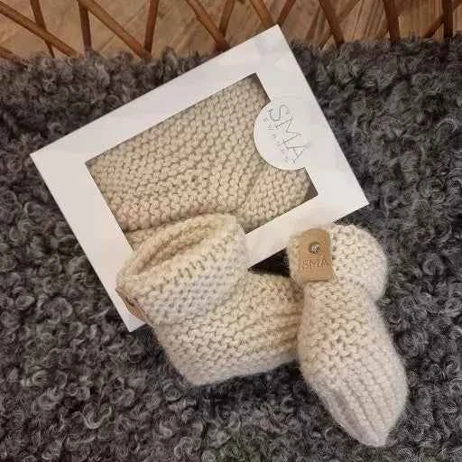 Chaussons bébé tricot main 0-6 mois: Blanc - Couettes et Chouquettes