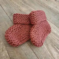 Chaussons bébé tricot main 0-6 mois: Rouille - Couettes et Chouquettes